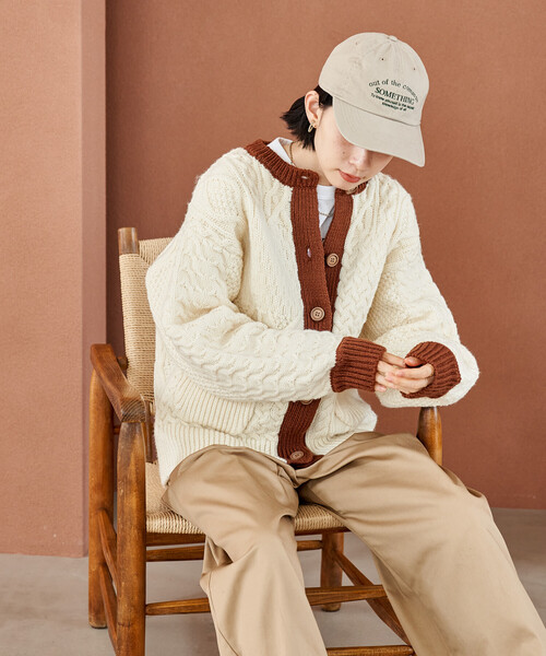 FREAK'S STORE(フリークスストア)の「パッチワーク ケーブル 配色ニットカーディガン(カーディガン/ボレロ・レディース・ブラウン/ネイビー/オフホワイト/グレー・フリ-)」の15枚目の写真