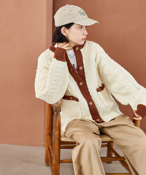 FREAK'S STORE(フリークスストア)の「パッチワーク ケーブル 配色ニットカーディガン(カーディガン/ボレロ・レディース・ブラウン/ネイビー/オフホワイト/グレー・フリ-)」の17枚目の写真