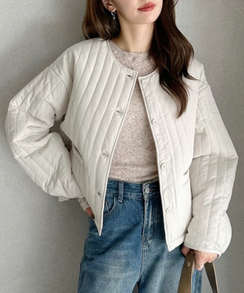 TREOVER(トレオーバー)の「シンプルなデザインがどんなコーデとも相性抜群 ノーカラーストライプキルトブルゾン(ブルゾン・レディース・ブラック/アイボリー/カーキ/ブルー・FREE)」の2枚目の写真