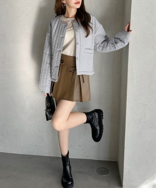 TREOVER(トレオーバー)の「シンプルなデザインがどんなコーデとも相性抜群 ノーカラーストライプキルトブルゾン(ブルゾン・レディース・ブラック/アイボリー/カーキ/ブルー・FREE)」の14枚目の写真