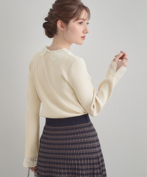couture brooch（クチュールブローチ）の「【着映え・フェミニン・通勤】レース衿カフス付きリブニット（ニット/セーター・レディース・アイボリー/ブラック/ベージュ/ブラック系6・36/38/42）」の22枚目の写真