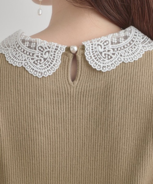 couture brooch（クチュールブローチ）の「【着映え・フェミニン・通勤】レース衿カフス付きリブニット（ニット/セーター・レディース・アイボリー/ブラック/ベージュ/ブラック系6・36/38/42）」の11枚目の写真