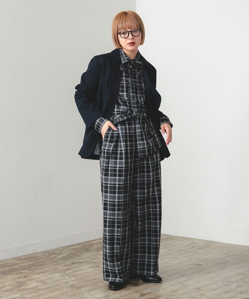 BEAMS HEART（ビームスハート）の「オーバー ダブル ジャケット（テーラードジャケット・レディース・グレー/ネイビー・MEDIUM/LARGE）」の7枚目の写真