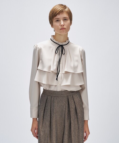 cloenc（クロエンス）の「【手洗い可】ベロアリボンフリルブラウス（シャツ/ブラウス・レディース・ライトブルー/オフホワイト/ダークブラウン・02）」の2枚目の写真