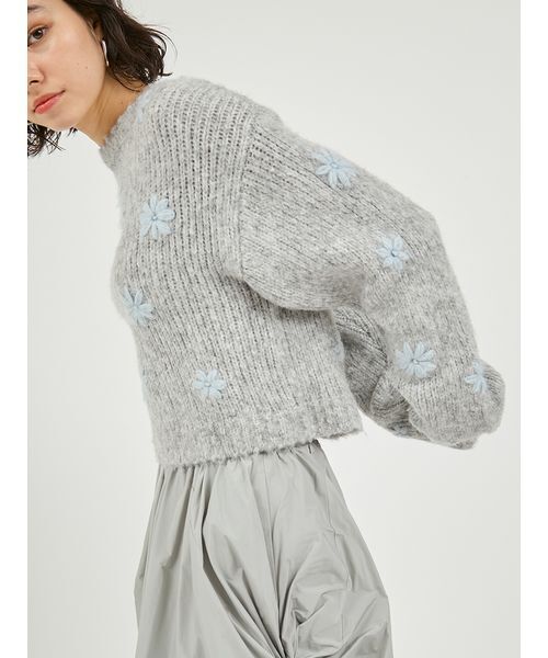 emmi（エミ）の「フラワーエンブロイダリーニットトップス（ニット/セーター・レディース・オフホワイト/グレー/イエロー・F）」の13枚目の写真