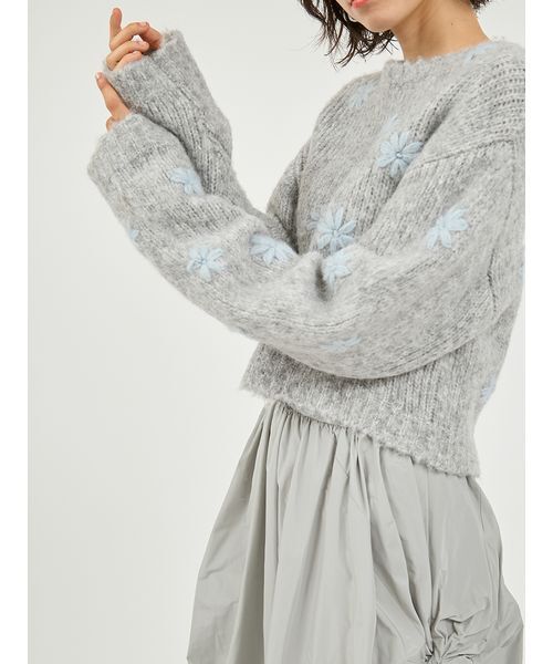 emmi（エミ）の「フラワーエンブロイダリーニットトップス（ニット/セーター・レディース・オフホワイト/グレー/イエロー・F）」の17枚目の写真