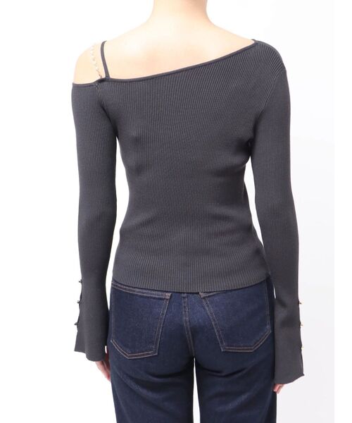 MERCURYDUO（マーキュリーデュオ）の「【追加生産】アシメパールチェーンワンショルニット（ニット/セーター・レディース・チャコールグレー/ブラック/ベージュ/ピンク・FREE）」の6枚目の写真