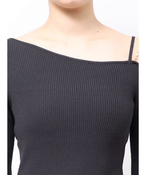 MERCURYDUO（マーキュリーデュオ）の「【追加生産】アシメパールチェーンワンショルニット（ニット/セーター・レディース・チャコールグレー/ブラック/ベージュ/ピンク・FREE）」の7枚目の写真