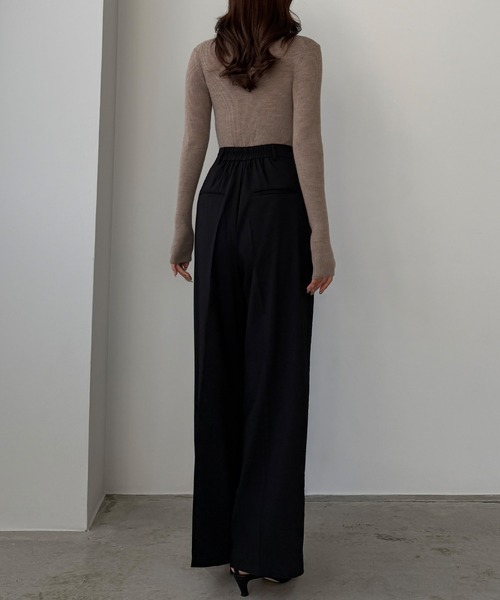 Louere(ルエレ)の「薄手とろみ生地センタータックワイドパンツ(スラックス・レディース・ブラック/グレイッシュベージュ/クリーム・SMALL/MEDIUM/LARGE/X-LARGE)」の5枚目の写真