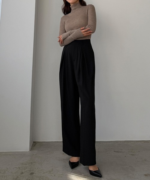 Louere(ルエレ)の「薄手とろみ生地センタータックワイドパンツ(スラックス・レディース・ブラック/グレイッシュベージュ/クリーム・SMALL/MEDIUM/LARGE/X-LARGE)」の6枚目の写真