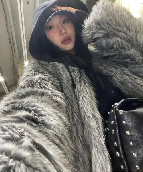 FLAREUP(フレアアップ)の「Fur Jacket (FL-046_Charcoal)(ムートンコート・レディース・ブラック・1/2)」の12枚目の写真