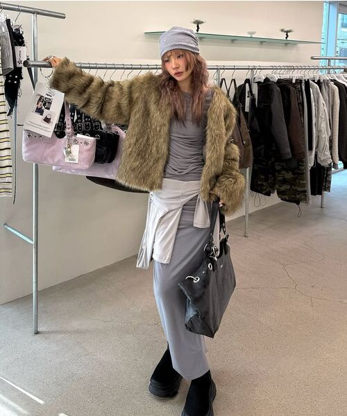 FLAREUP(フレアアップ)の「Fur Jacket (FL-046_Charcoal)(ムートンコート・レディース・ブラック・1/2)」の13枚目の写真
