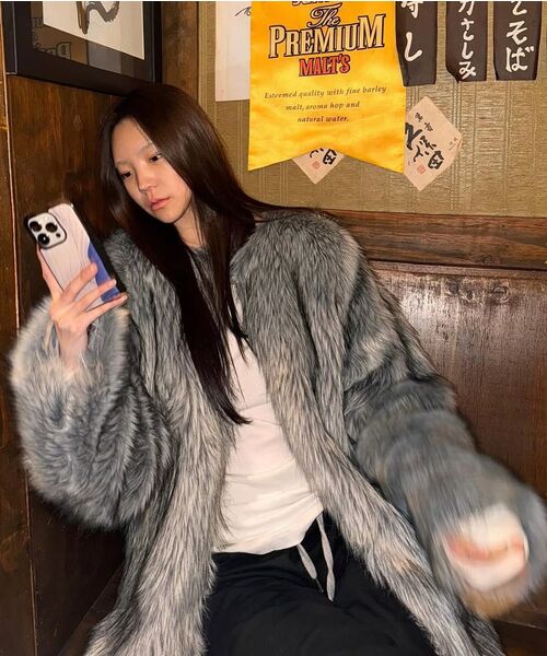 FLAREUP(フレアアップ)の「Fur Jacket (FL-046_Charcoal)(ムートンコート・レディース・ブラック・1/2)」の3枚目の写真