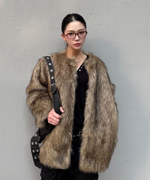 FLAREUP(フレアアップ)の「Fur Jacket (FL-046_Charcoal)(ムートンコート・レディース・ブラック・1/2)」の6枚目の写真