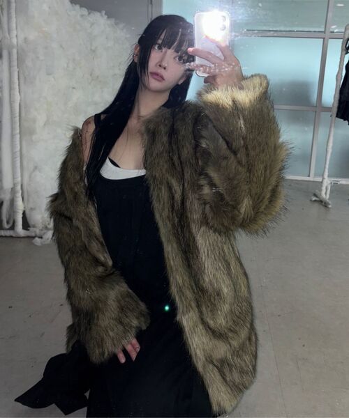 FLAREUP(フレアアップ)の「Fur Jacket (FL-046_Charcoal)(ムートンコート・レディース・ブラック・1/2)」の2枚目の写真