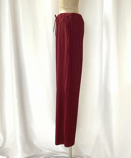 Q（キュー）の「細プリーツパンツ（その他パンツ・レディース・グリーン/バーガンディー・MEDIUM）」の7枚目の写真