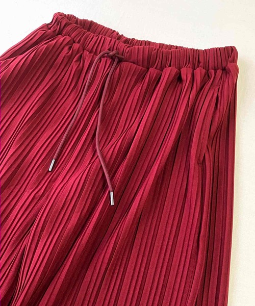 Q（キュー）の「細プリーツパンツ（その他パンツ・レディース・グリーン/バーガンディー・MEDIUM）」の9枚目の写真