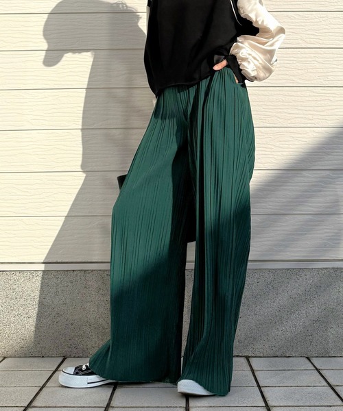 Q（キュー）の「細プリーツパンツ（その他パンツ・レディース・グリーン/バーガンディー・MEDIUM）」の19枚目の写真