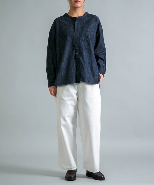 OMNIGOD（オムニゴッド）の「[OMNIGOD womens / オムニゴッド] ナチュラルライトオンスデニム ワイドスタンドカラーシャツ（シャツ/ブラウス・レディース・ワンウォッシュ・FREE）」の3枚目の写真