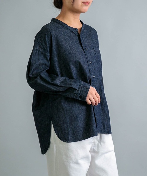 OMNIGOD（オムニゴッド）の「[OMNIGOD womens / オムニゴッド] ナチュラルライトオンスデニム ワイドスタンドカラーシャツ（シャツ/ブラウス・レディース・ワンウォッシュ・FREE）」の2枚目の写真