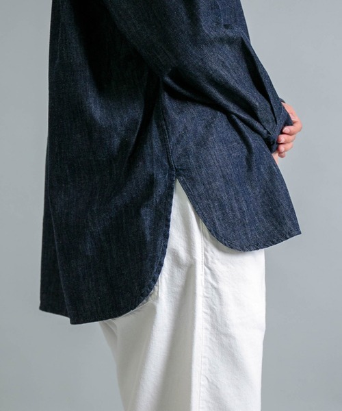 OMNIGOD（オムニゴッド）の「[OMNIGOD womens / オムニゴッド] ナチュラルライトオンスデニム ワイドスタンドカラーシャツ（シャツ/ブラウス・レディース・ワンウォッシュ・FREE）」の11枚目の写真