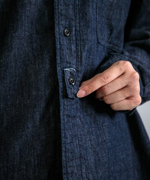 OMNIGOD（オムニゴッド）の「[OMNIGOD womens / オムニゴッド] ナチュラルライトオンスデニム ワイドスタンドカラーシャツ（シャツ/ブラウス・レディース・ワンウォッシュ・FREE）」の13枚目の写真