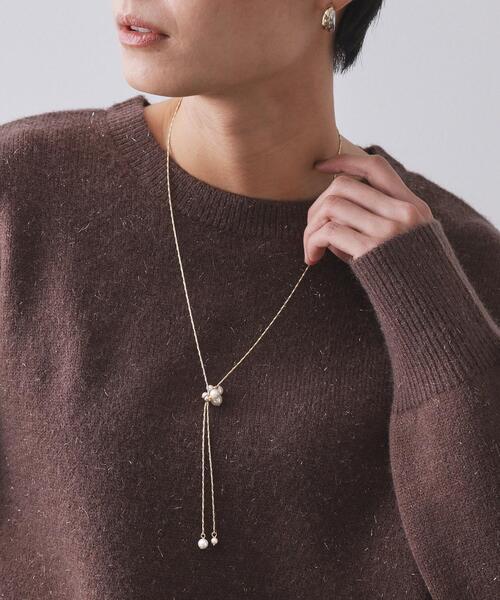 OPAQUE.CLIP（オペークドットクリップ）の「2WAYフェイクパールスライドネックレス（ネックレス・レディース・シルバー/ゴールド・00）」の3枚目の写真