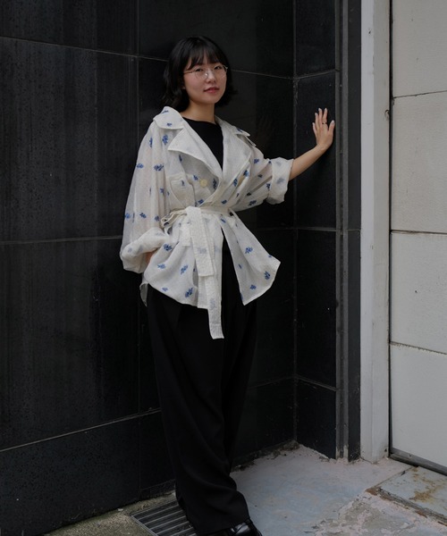 Ameri（アメリ）の「DOT FLOWER VEIL TRENCH（ステンカラーコート・レディース・ホワイト/ブラウン・SMALL/MEDIUM）」の4枚目の写真