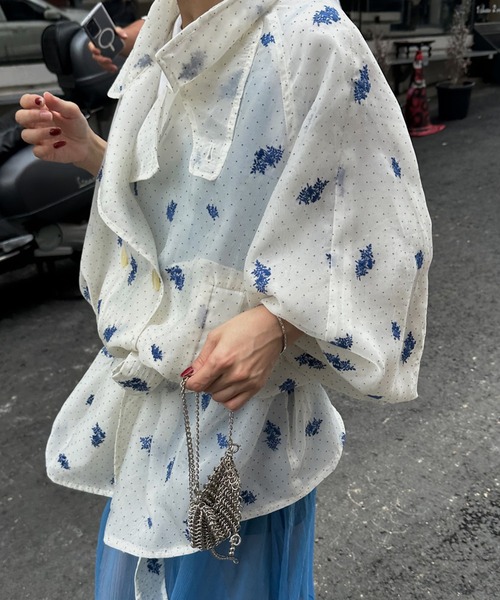 Ameri（アメリ）の「DOT FLOWER VEIL TRENCH（ステンカラーコート・レディース・ホワイト/ブラウン・SMALL/MEDIUM）」の5枚目の写真