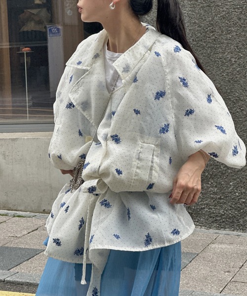 Ameri（アメリ）の「DOT FLOWER VEIL TRENCH（ステンカラーコート・レディース・ホワイト/ブラウン・SMALL/MEDIUM）」の7枚目の写真