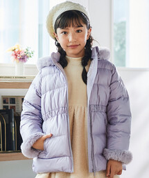 BeBe（ベベ）の「【撥水加工】シャイニータフタウエスト切り替えシャギーファーフードダウンコート(90~150cm)（ダウンジャケット/コート・キッズ）」