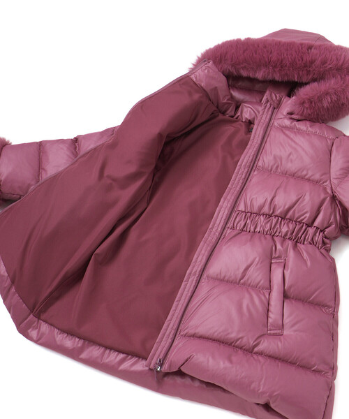 BeBe(ベベ)の「【撥水加工】シャイニータフタウエスト切り替えシャギーファーフードダウンコート(ダウンジャケット/コート・キッズ・パープル/ピンク・130cm/140cm/150cm/110cm/100cm/120cm)」の11枚目の写真
