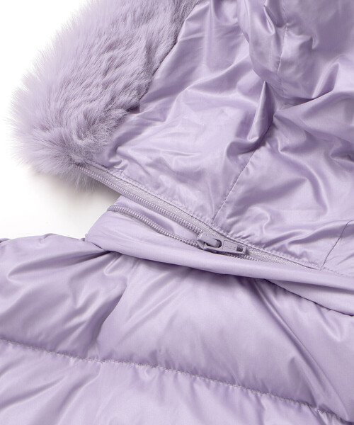 BeBe(ベベ)の「【撥水加工】シャイニータフタウエスト切り替えシャギーファーフードダウンコート(ダウンジャケット/コート・キッズ・パープル/ピンク・130cm/140cm/150cm/110cm/100cm/120cm)」の16枚目の写真