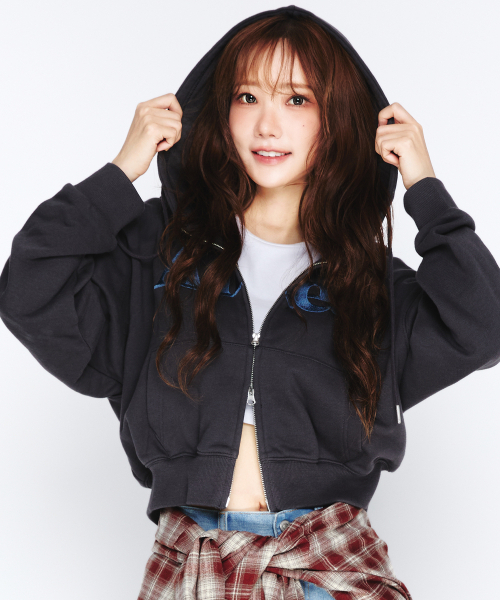 AMESWORLDWIDE（アメスワールドワイド）の「BASIC LOGO HOODIE ZIP UP DEEP CHARCOAL（パーカー・レディース・その他・SMALL/MEDIUM/LARGE）」の4枚目の写真