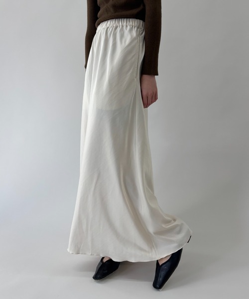 FUULLY STUDIO（フーリィーステューディオ）の「ビンテージサテンフレアスカート（スカート・レディース・アイボリー/チャコールグレー・FREE）」の2枚目の写真