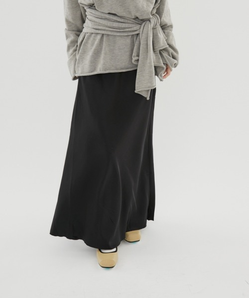 FUULLY STUDIO（フーリィーステューディオ）の「ビンテージサテンフレアスカート（スカート・レディース・アイボリー/チャコールグレー・FREE）」の3枚目の写真