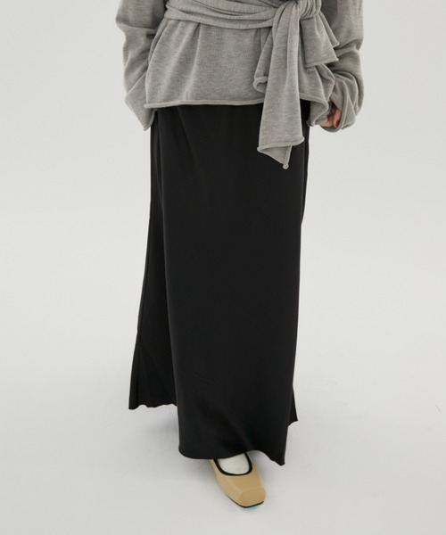 FUULLY STUDIO（フーリィーステューディオ）の「ビンテージサテンフレアスカート（スカート・レディース・アイボリー/チャコールグレー・FREE）」の4枚目の写真