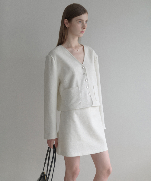 セール】esy Vネックツイード長袖クロップジャケット (アイボリー