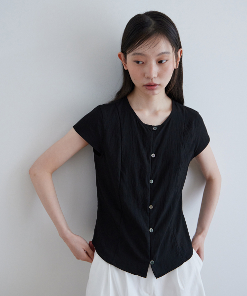STEP AROUND(ステップアラウンド)の「Cap sleeve blouse_BLACK(シャツ/ブラウス・レディース・その他・SMALL/MEDIUM)」の4枚目の写真