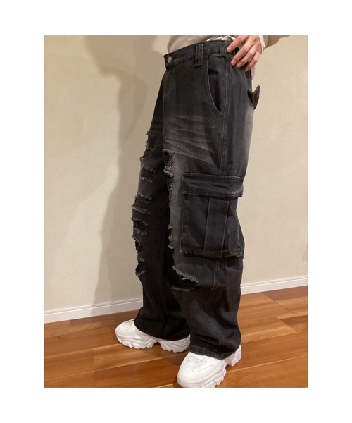 Bling Leads(ブリングリーズ)の「【Blss】【Bling Leads】ダメージ加工カーゴパンツ(デニムパンツ・メンズ・ブラック・FREE)」の1枚目の写真