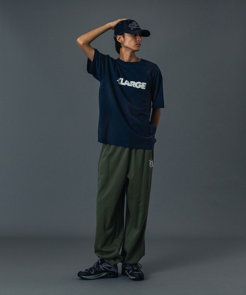 XLARGE（エクストララージ）の「DISCHARGE PRINTED STANDARD LOGO S/S TEE（Tシャツ/カットソー・メンズ・パープル/ネイビー/ブラック・S/M/L/XL）」の7枚目の写真