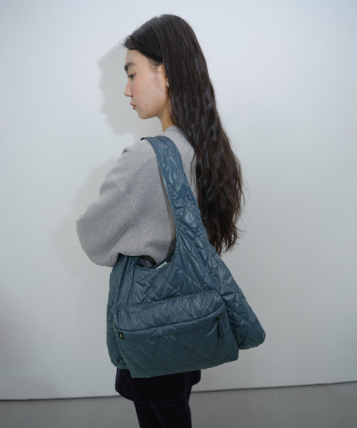 EN OR（エンオール）の「[CORE] QUILTED BAG - THE QUIET BLUE（ショルダーバッグ・レディース・その他・FREE）」の2枚目の写真