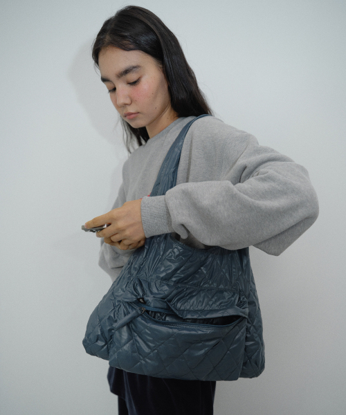 EN OR（エンオール）の「[CORE] QUILTED BAG - THE QUIET BLUE（ショルダーバッグ・レディース・その他・FREE）」の3枚目の写真