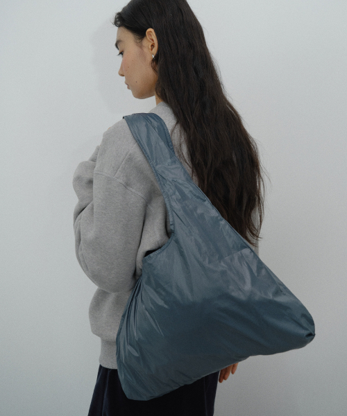 EN OR（エンオール）の「[CORE] QUILTED BAG - THE QUIET BLUE（ショルダーバッグ・レディース・その他・FREE）」の4枚目の写真