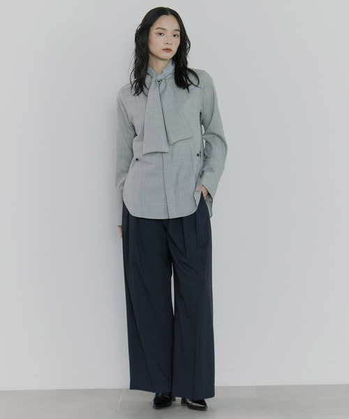 STUDIOUS（ステュディオス）の「【STUDIOUS/ステュディオス】Waist Tucked Wool Shirt/ウエストタックウールシャツ（シャツ/ブラウス・レディース・ベージュ/グレー・FREE）」の3枚目の写真