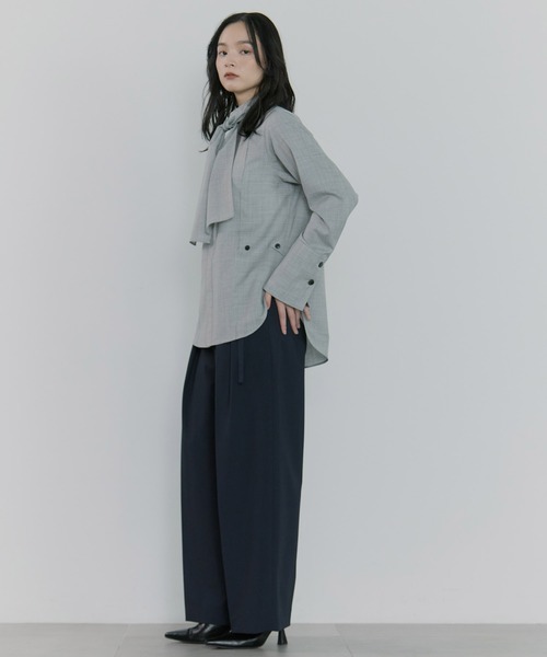 STUDIOUS（ステュディオス）の「【STUDIOUS/ステュディオス】Waist Tucked Wool Shirt/ウエストタックウールシャツ（シャツ/ブラウス・レディース・ベージュ/グレー・FREE）」の4枚目の写真