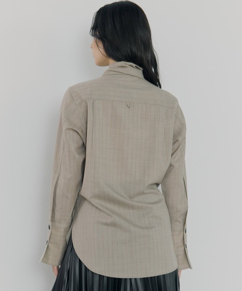 STUDIOUS（ステュディオス）の「【STUDIOUS/ステュディオス】Waist Tucked Wool Shirt/ウエストタックウールシャツ（シャツ/ブラウス・レディース・ベージュ/グレー・FREE）」の20枚目の写真
