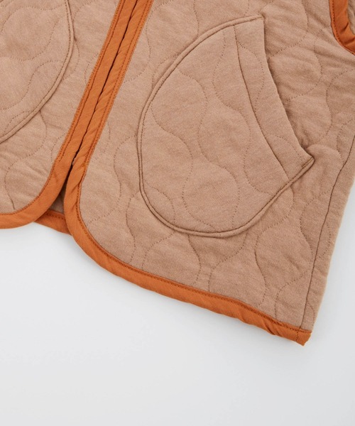 Ocean&Ground(オーシャン&グラウンド)の「ニットキルトノーカラーベスト(ベスト・キッズ・オリーブ/ベージュ/チャコール・80/90/100/110/120/130/140)」の12枚目の写真