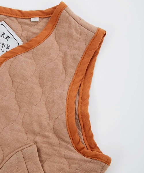 Ocean&Ground(オーシャン&グラウンド)の「ニットキルトノーカラーベスト(ベスト・キッズ・オリーブ/ベージュ/チャコール・80/90/100/110/120/130/140)」の16枚目の写真