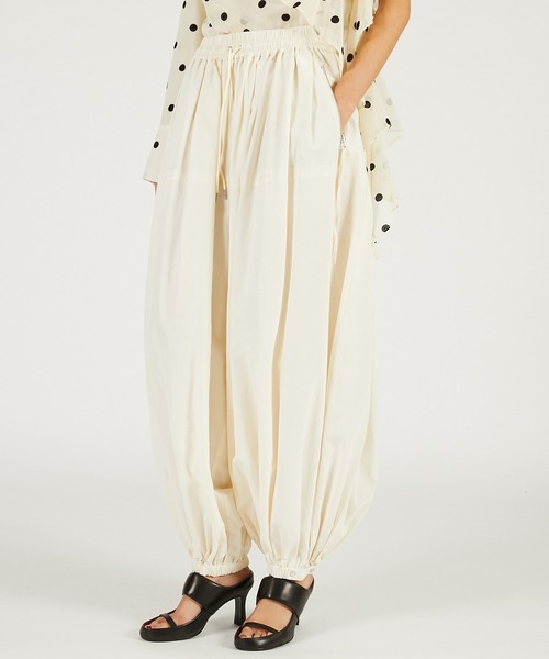 PRANK PROJECT（プランクプロジェクト）の「コットンキュプラバルーンパンツ / Cotton Cupola Balloon Pants（その他パンツ・レディース・オフホワイト/ブラック・36/38）」の12枚目の写真